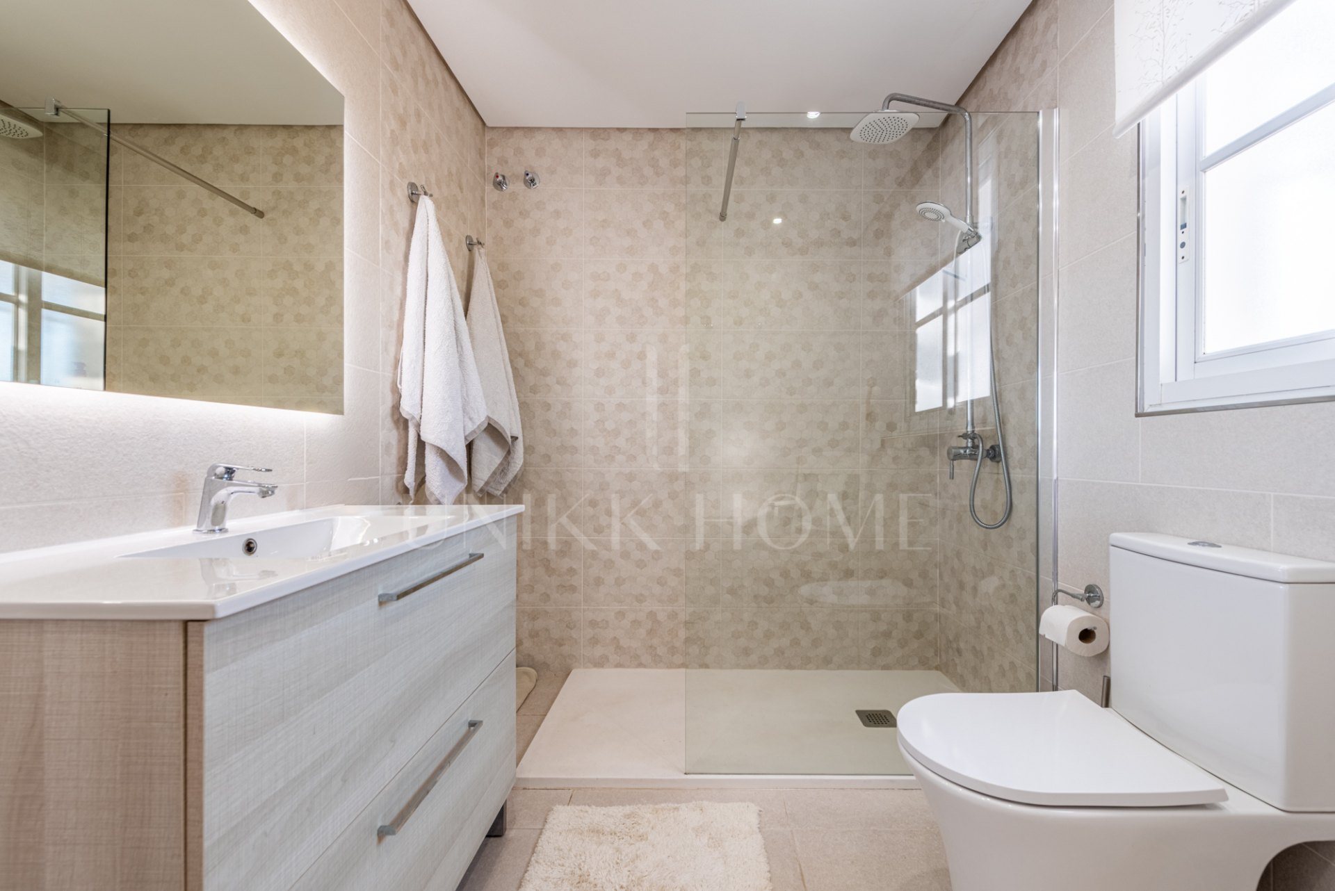 Elegante adosado de estilo escandinavo con vistas al mar cerca de la playa