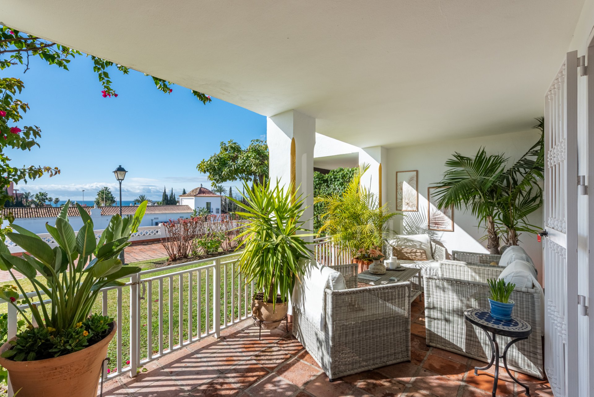 Elegante adosado de estilo escandinavo con vistas al mar cerca de la playa