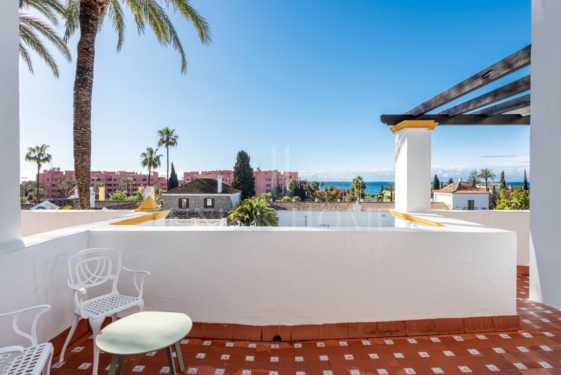 Elegante adosado de estilo escandinavo con vistas al mar cerca de la playa
