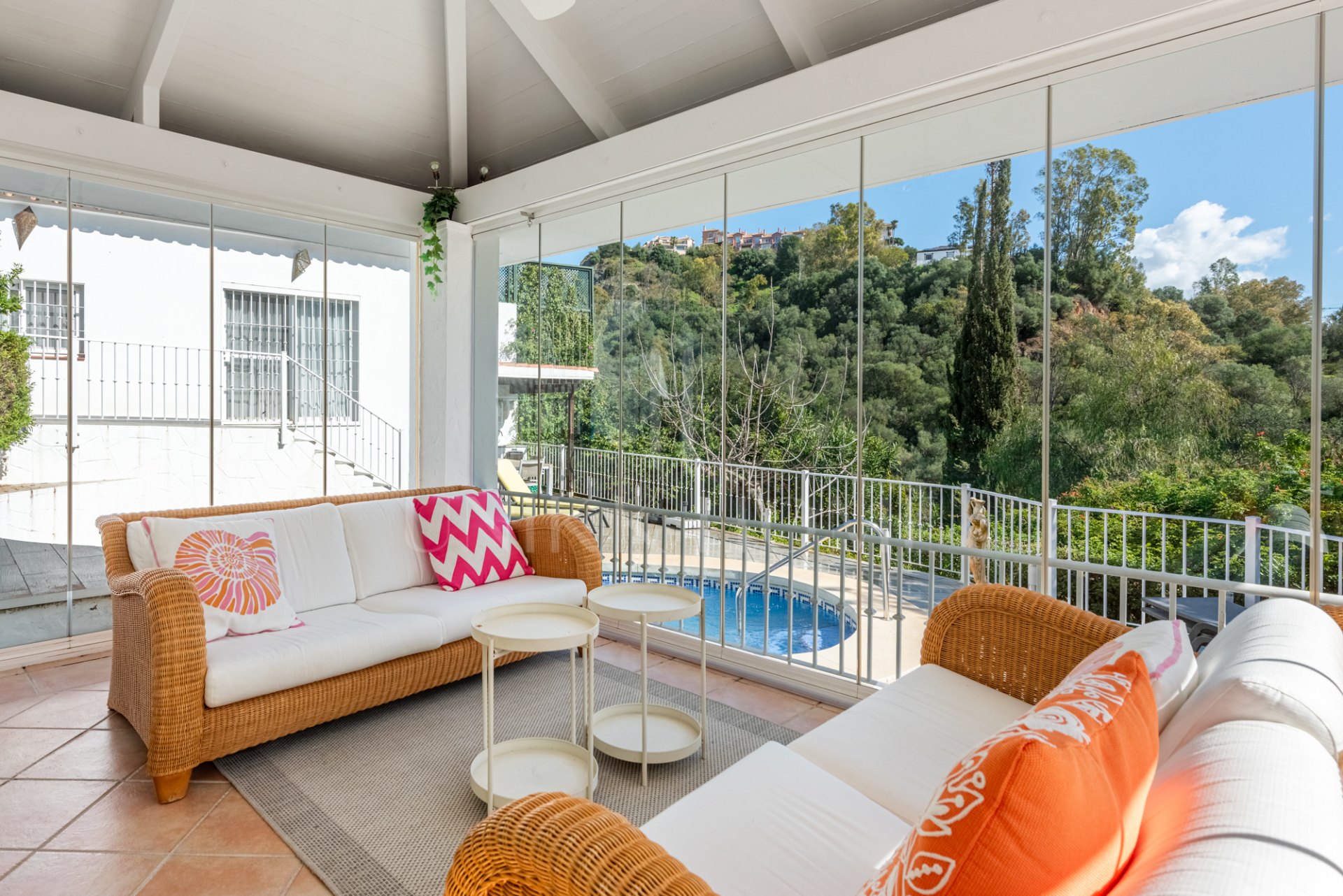 Charming Cottage-Style Villa in the Hills of Benahavís – Excellent Value