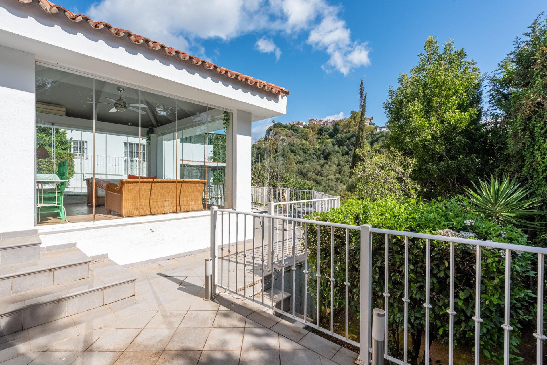 Charming Cottage-Style Villa in the Hills of Benahavís – Excellent Value