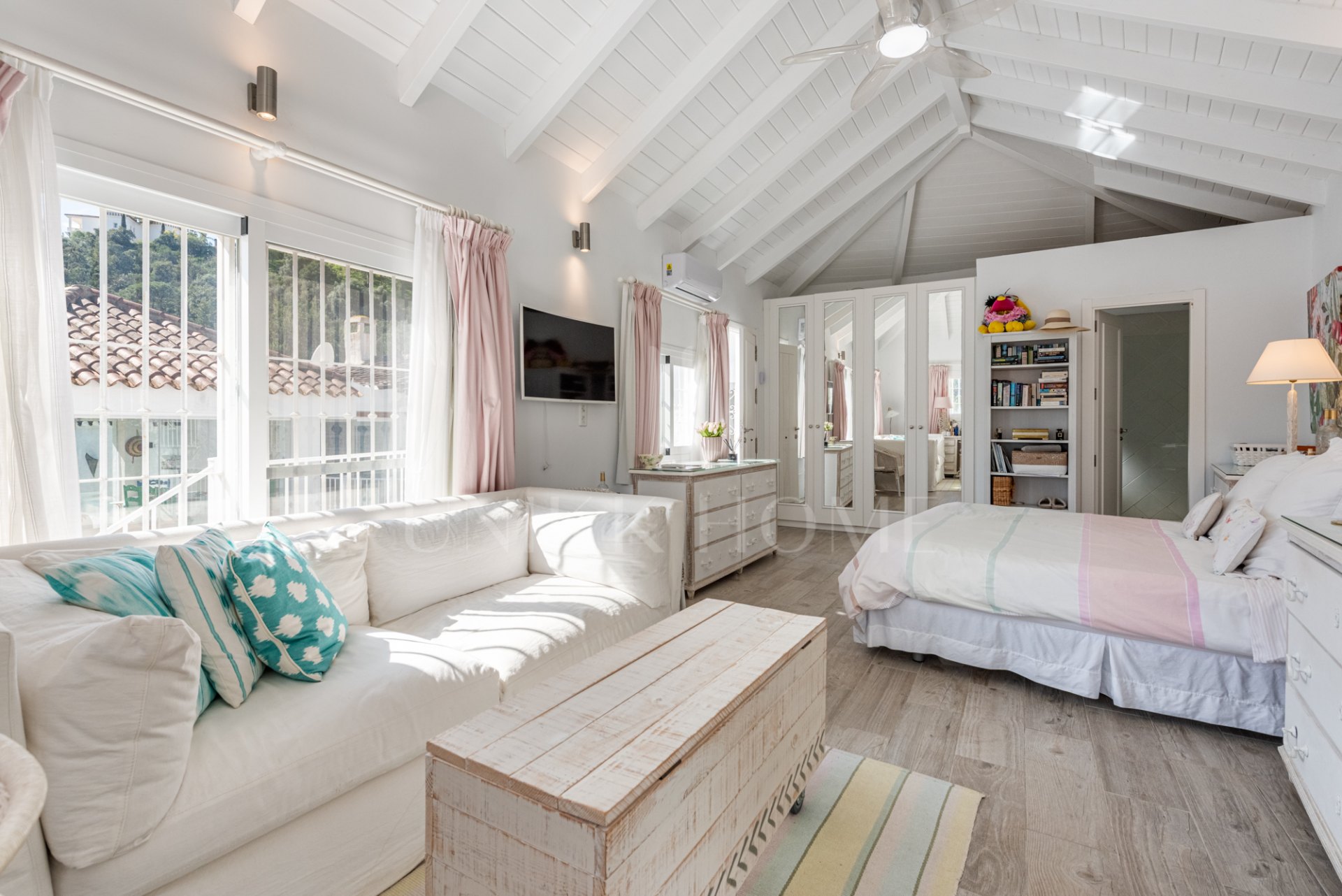 Charming Cottage-Style Villa in the Hills of Benahavís – Excellent Value