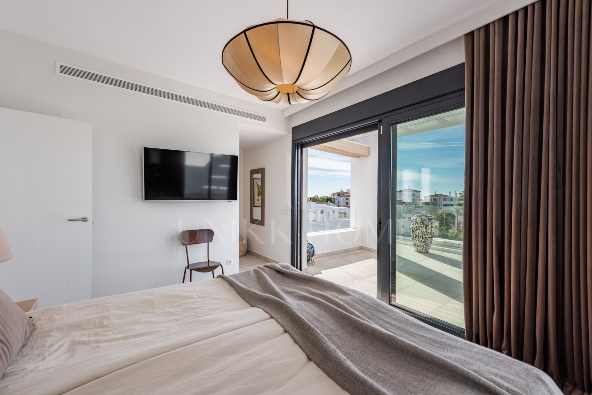 Ático dúplex elegante y luminoso en Cortijo del Golf en la Nueva Milla de Oro