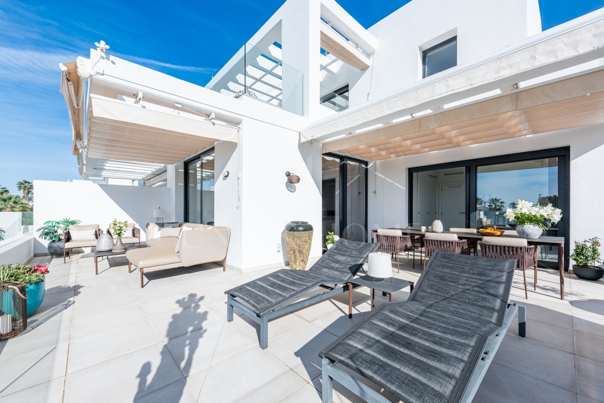 Ático dúplex elegante y luminoso en Cortijo del Golf en la Nueva Milla de Oro