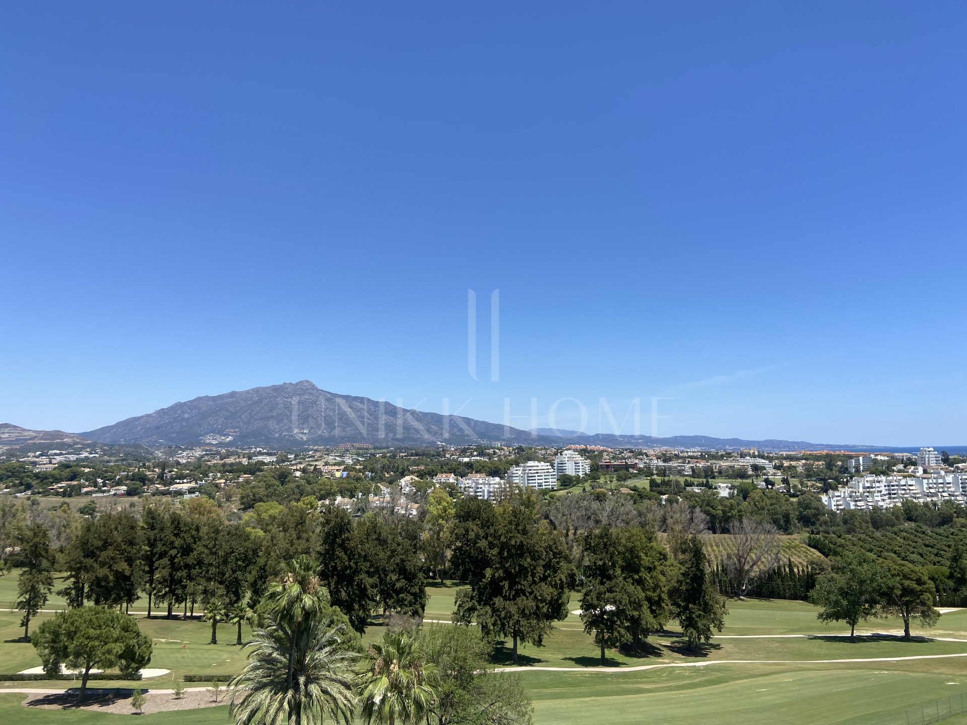 Apartamento Reformado a Solo 20 Metros del Club de Golf Atalaya