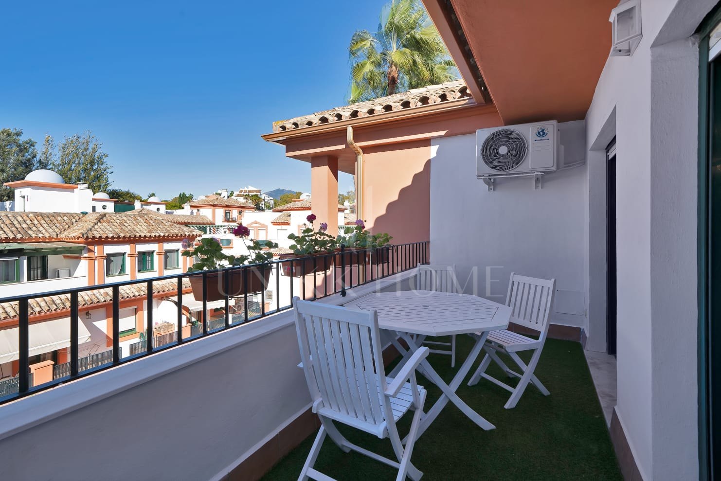 Ático dúplex reformado con vistas al mar en Luna Blanca Golf