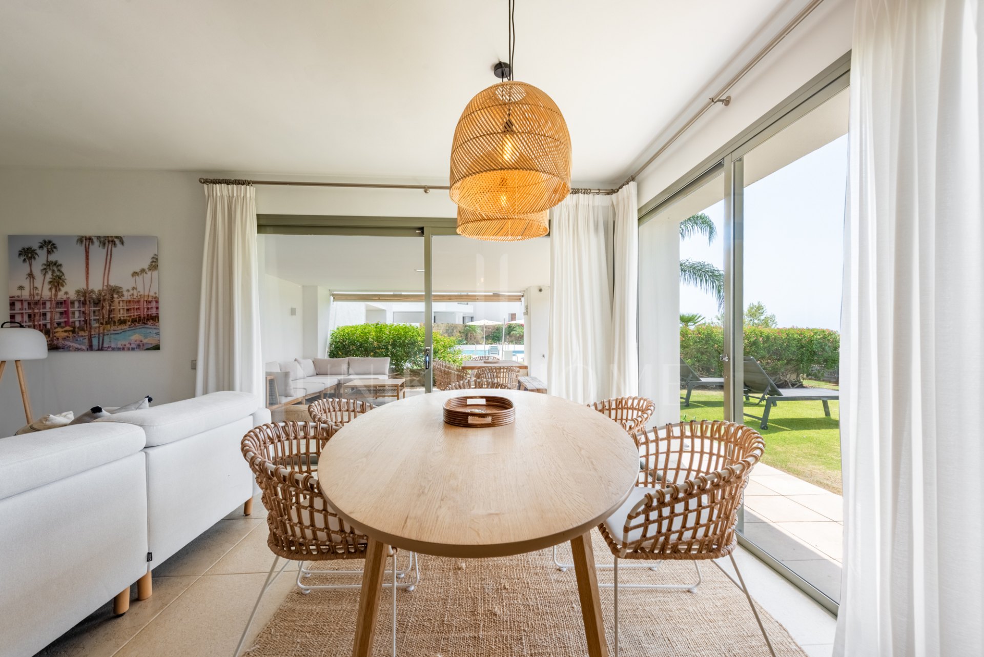 Stylish garden apartment with views to Hotel Villa Padierna, the golf course and the sea!