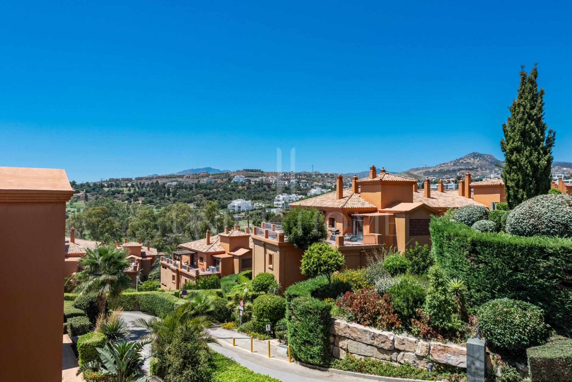 Single-Level Luxury Penthouse with Unrivalled Panoramic Sea and Coastline Views