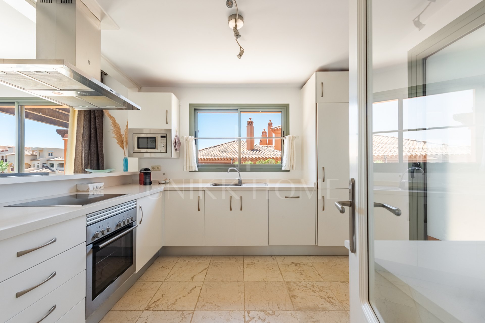 Single-Level Luxury Penthouse with Unrivalled Panoramic Sea and Coastline Views