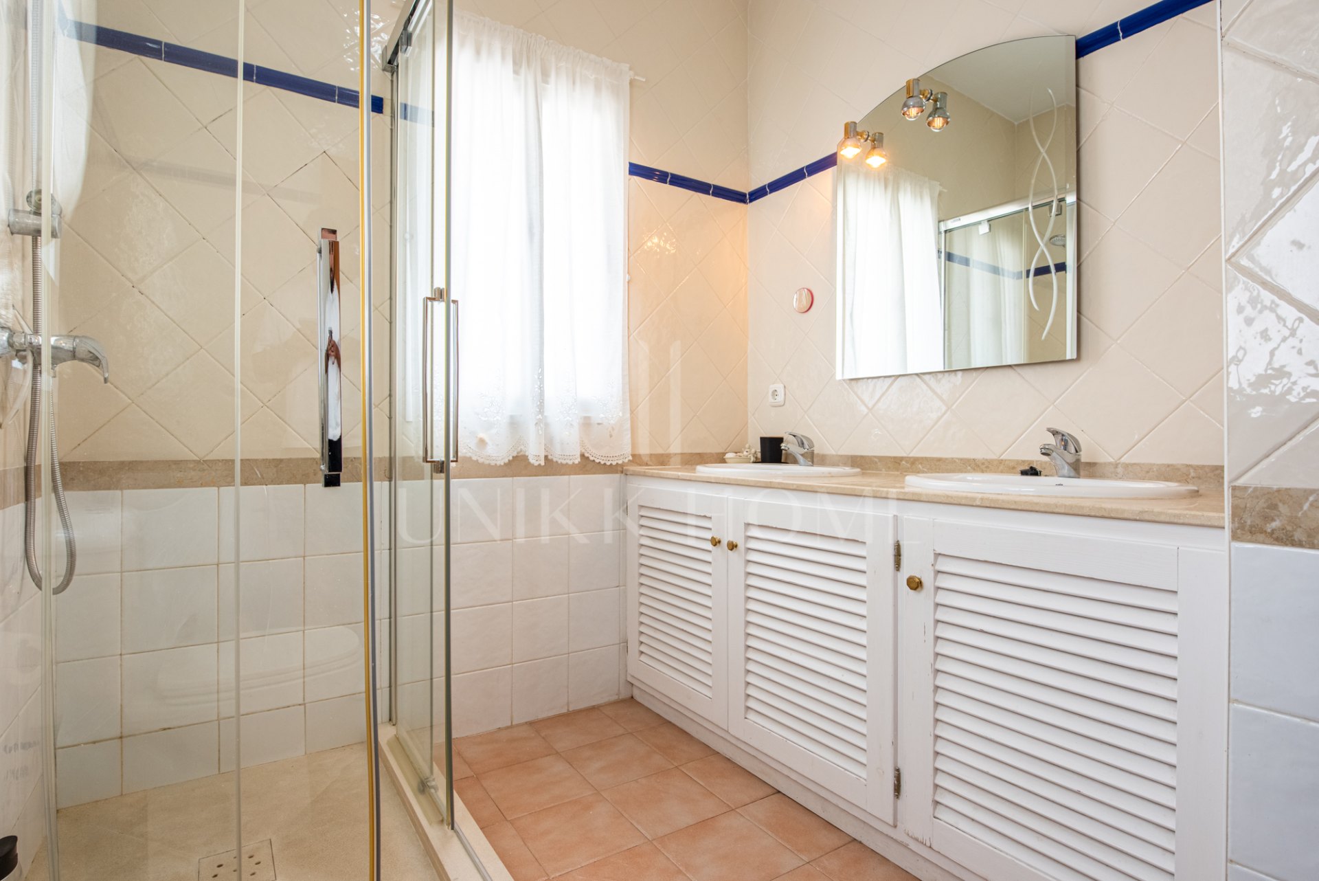 Bonita villa en una comunidad boutique en Monte Biarritz, Este de Estepona