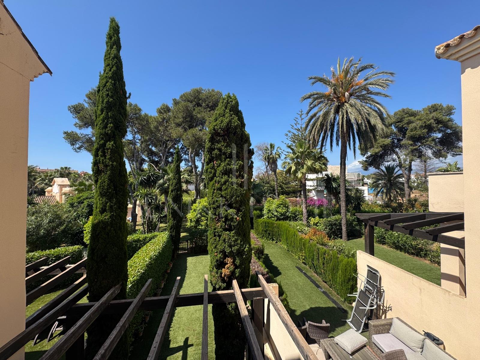 Vivienda junto a la playa a solo 150 m del mar con instalaciones de spa de lujo en Las Mimosas de Banús