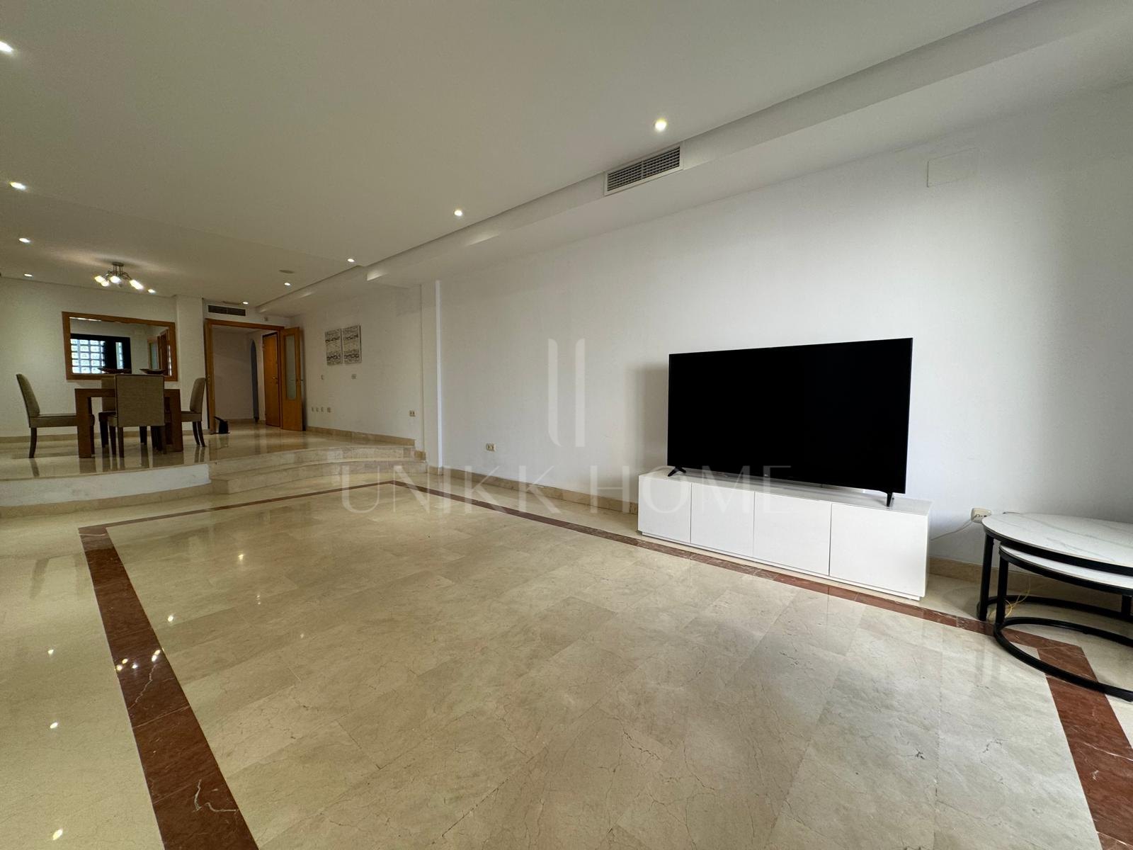 Vivienda junto a la playa a solo 150 m del mar con instalaciones de spa de lujo en Las Mimosas de Banús