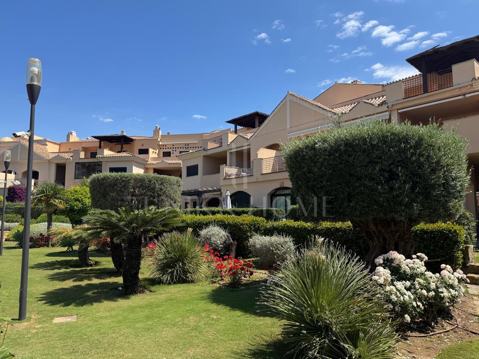 Vivienda junto a la playa a solo 150 m del mar con instalaciones de spa de lujo en Las Mimosas de Banús