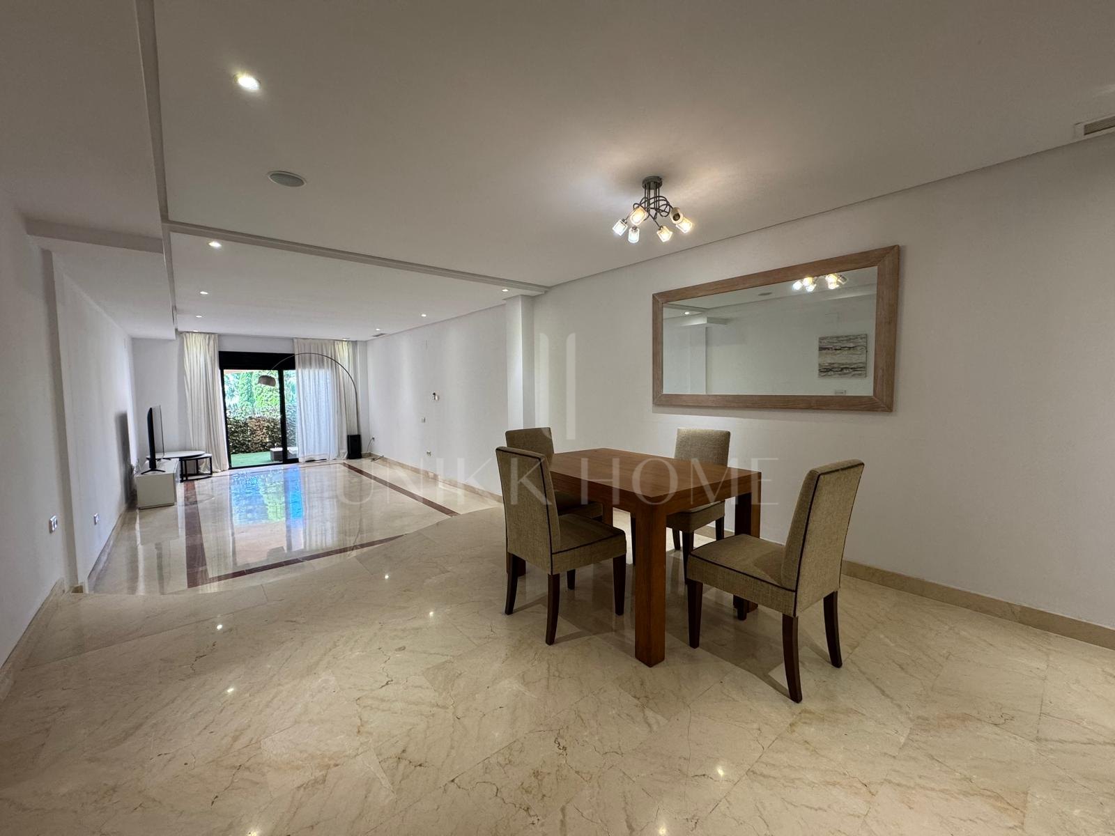 Vivienda junto a la playa a solo 150 m del mar con instalaciones de spa de lujo en Las Mimosas de Banús