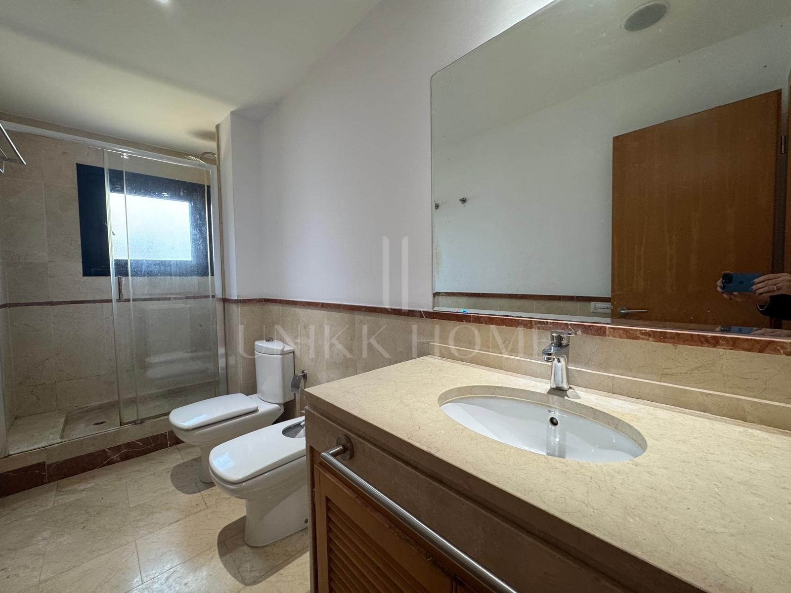 Vivienda junto a la playa a solo 150 m del mar con instalaciones de spa de lujo en Las Mimosas de Banús