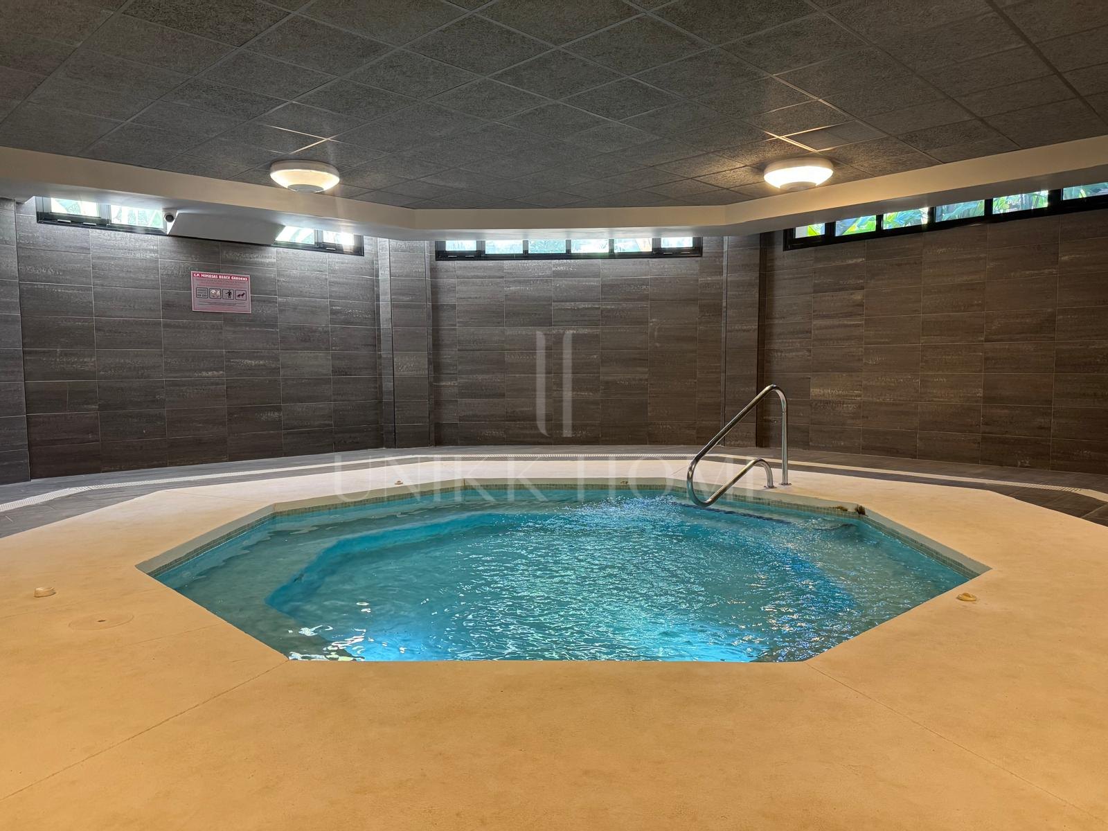Vivienda junto a la playa a solo 150 m del mar con instalaciones de spa de lujo en Las Mimosas de Banús