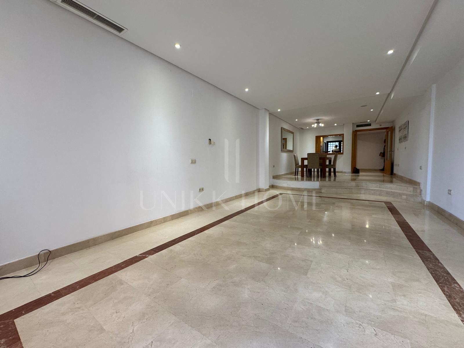 Vivienda junto a la playa a solo 150 m del mar con instalaciones de spa de lujo en Las Mimosas de Banús