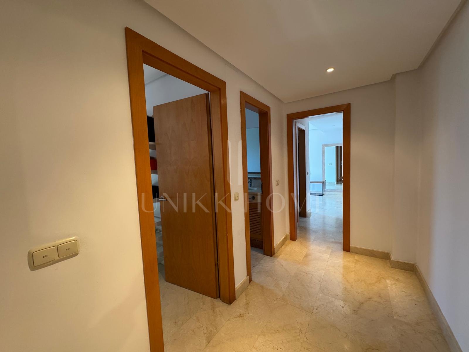 Vivienda junto a la playa a solo 150 m del mar con instalaciones de spa de lujo en Las Mimosas de Banús