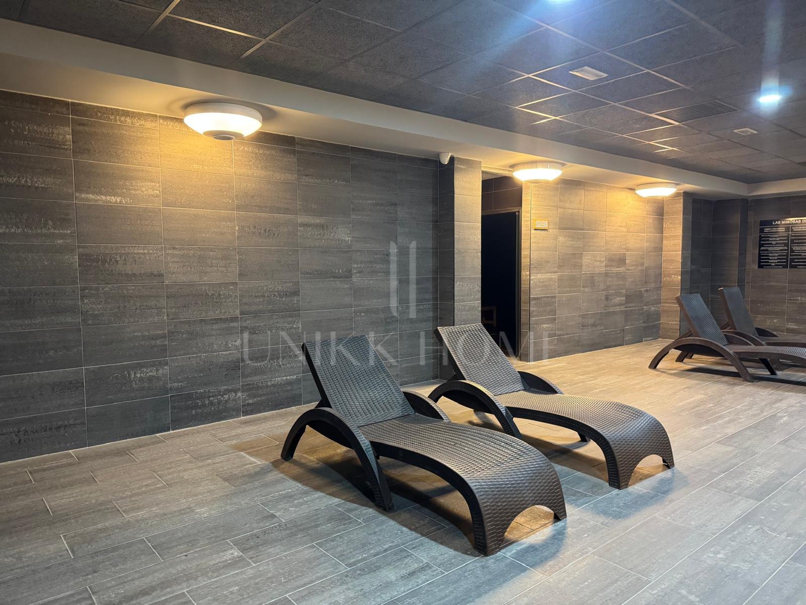 Vivienda junto a la playa a solo 150 m del mar con instalaciones de spa de lujo en Las Mimosas de Banús