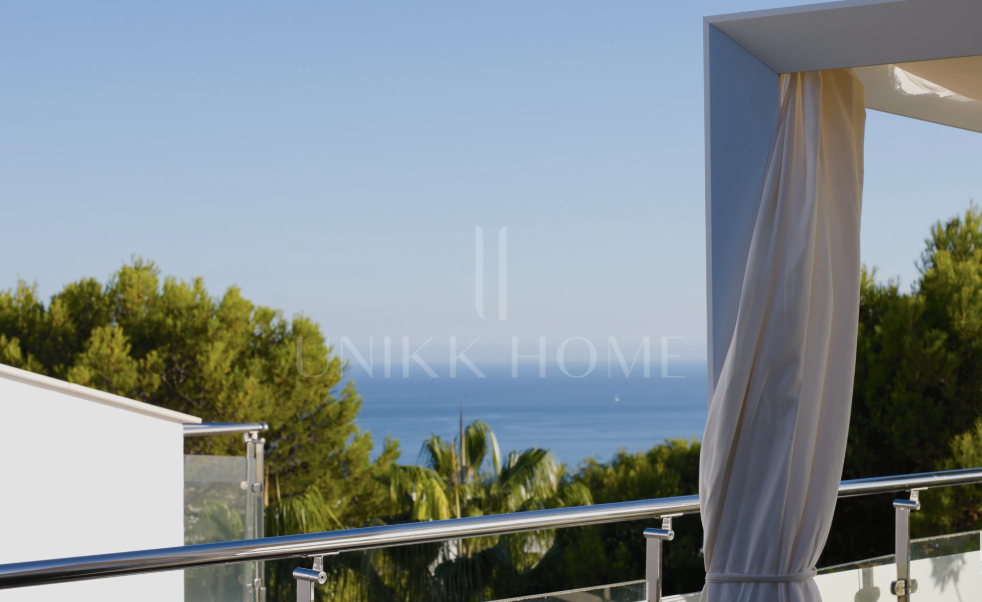Villa adosada en Meisho Hills: exclusiva propiedad de esquina con vistas panorámicas a Gibraltar y Marruecos.