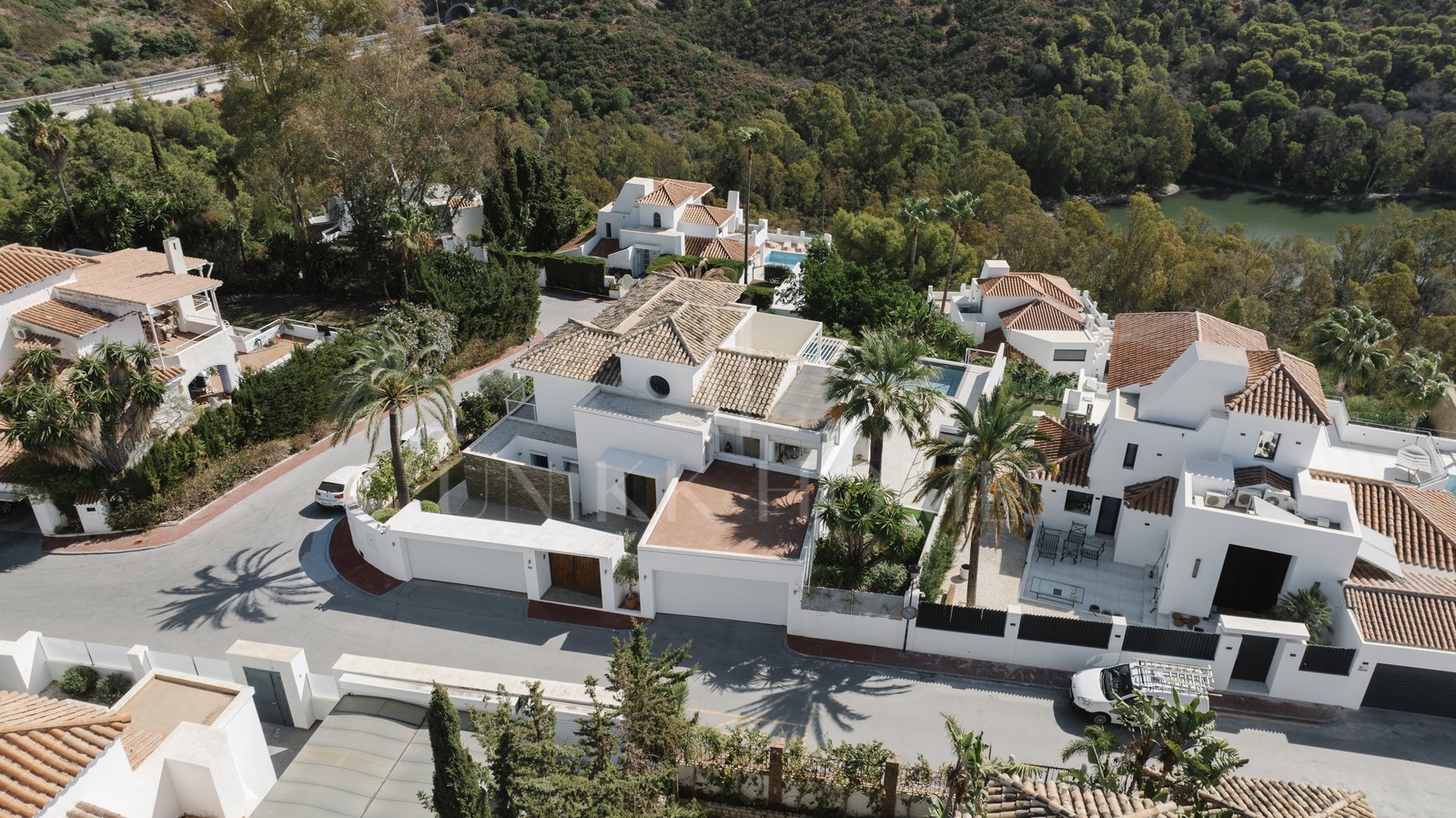Exclusiva villa en Nueva Andalucía con vistas panorámicas