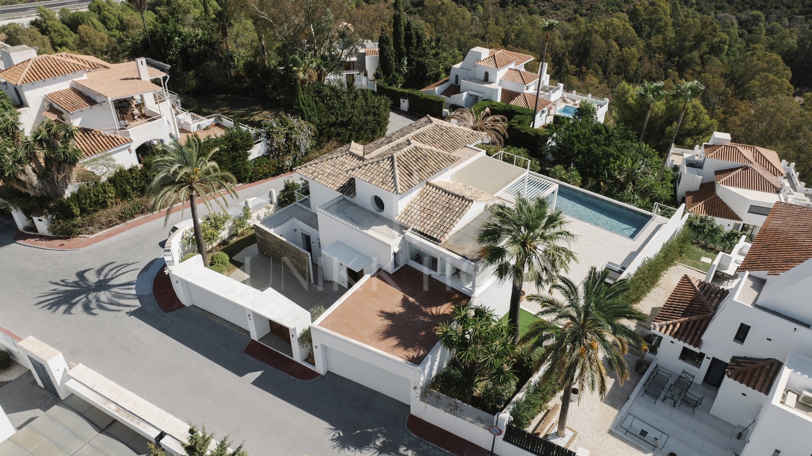 Exclusiva villa en Nueva Andalucía con vistas panorámicas