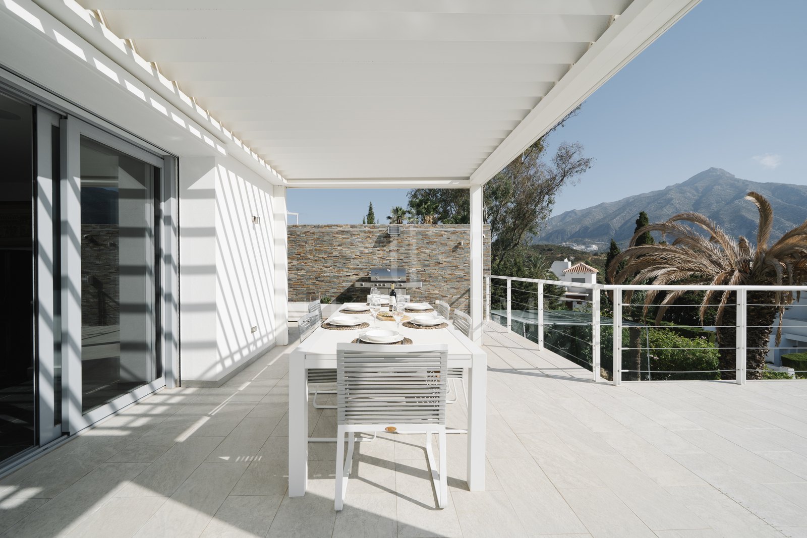 Exclusiva villa en Nueva Andalucía con vistas panorámicas