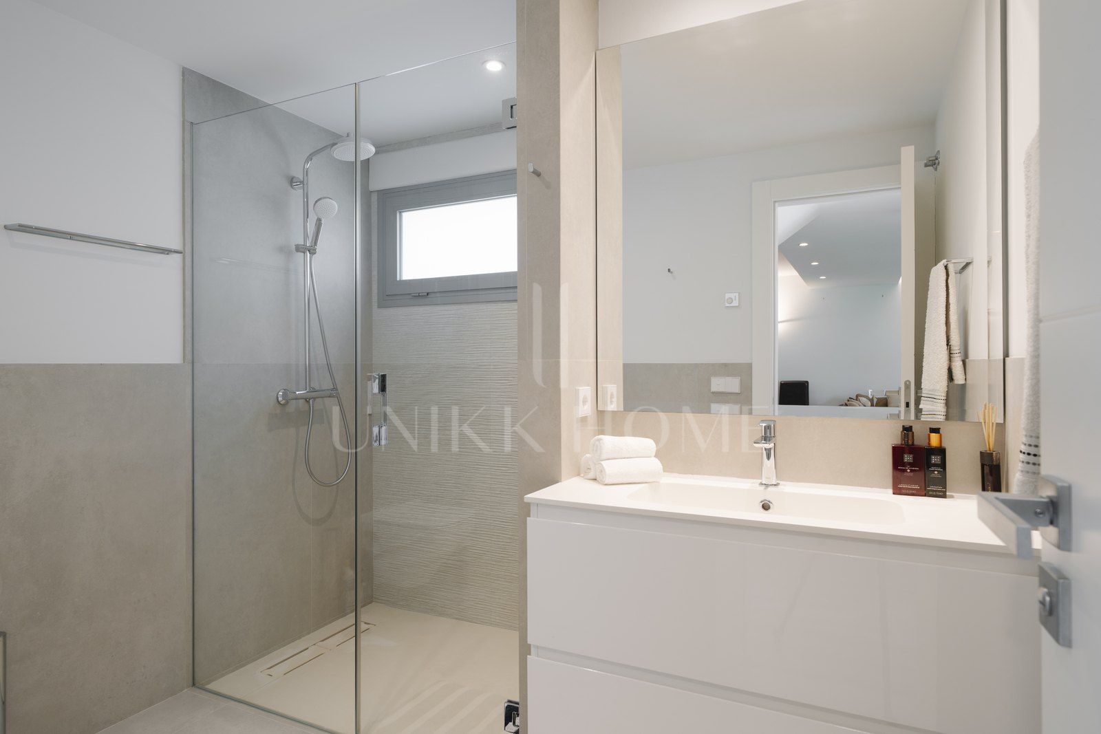Exclusiva villa en Nueva Andalucía con vistas panorámicas