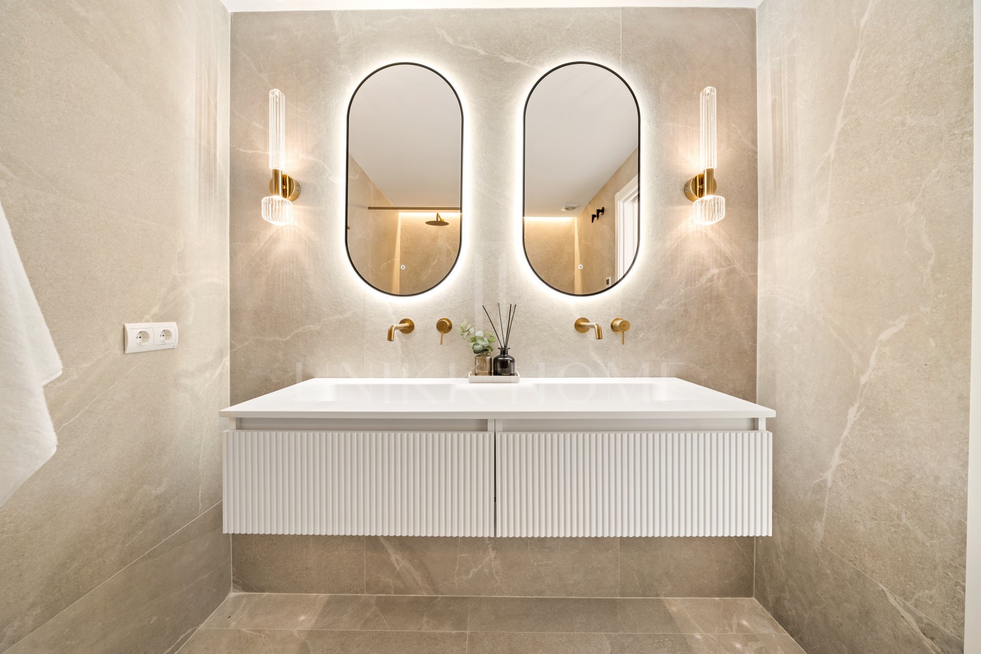 Elegant Renovated Apartment with Panoramic Golf, Sea & La Concha Views