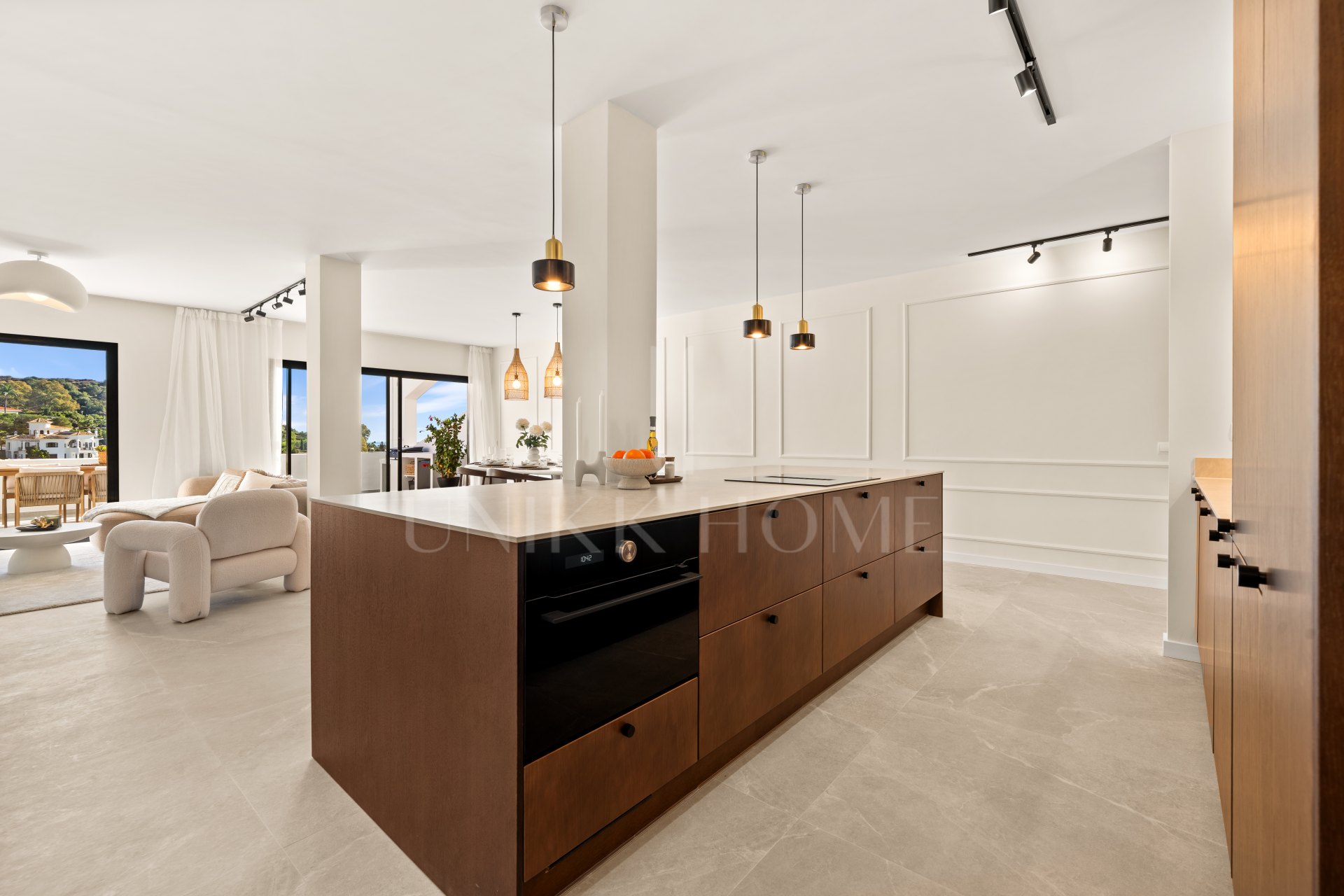 Elegant Renovated Apartment with Panoramic Golf, Sea & La Concha Views