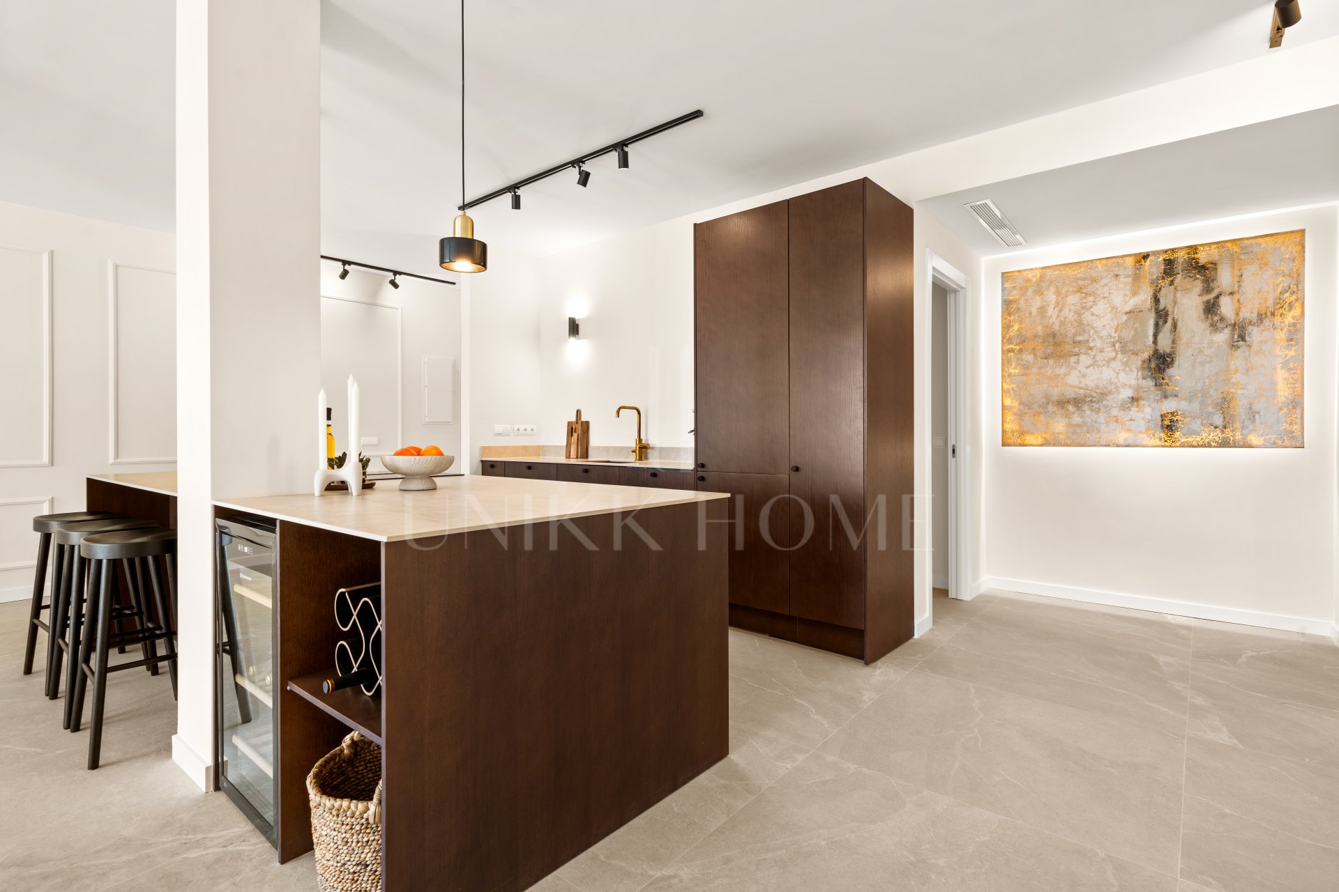 Elegant Renovated Apartment with Panoramic Golf, Sea & La Concha Views