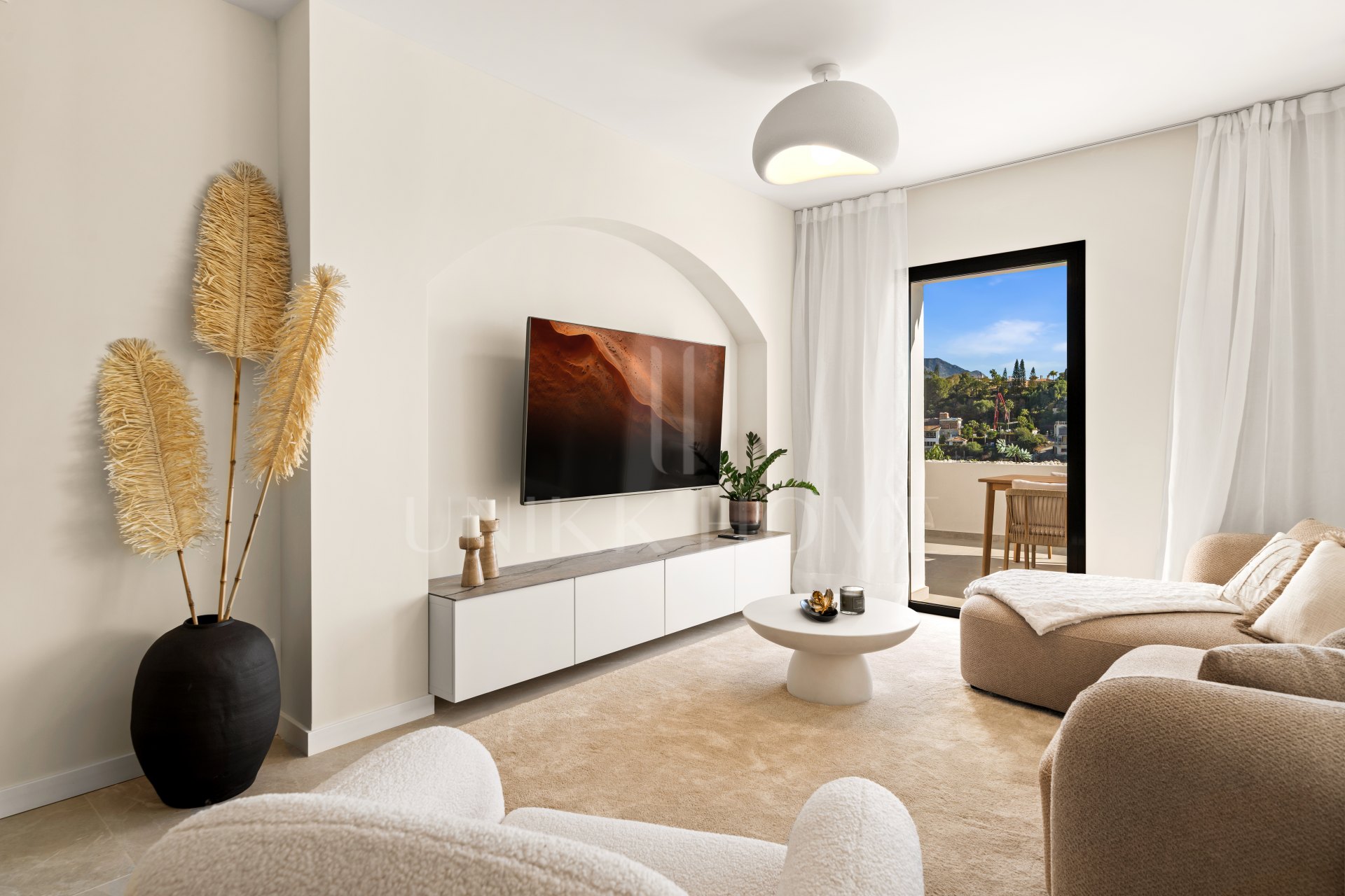 Elegant Renovated Apartment with Panoramic Golf, Sea & La Concha Views