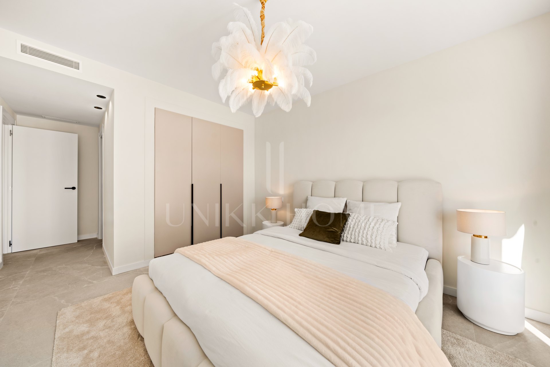 Elegant Renovated Apartment with Panoramic Golf, Sea & La Concha Views