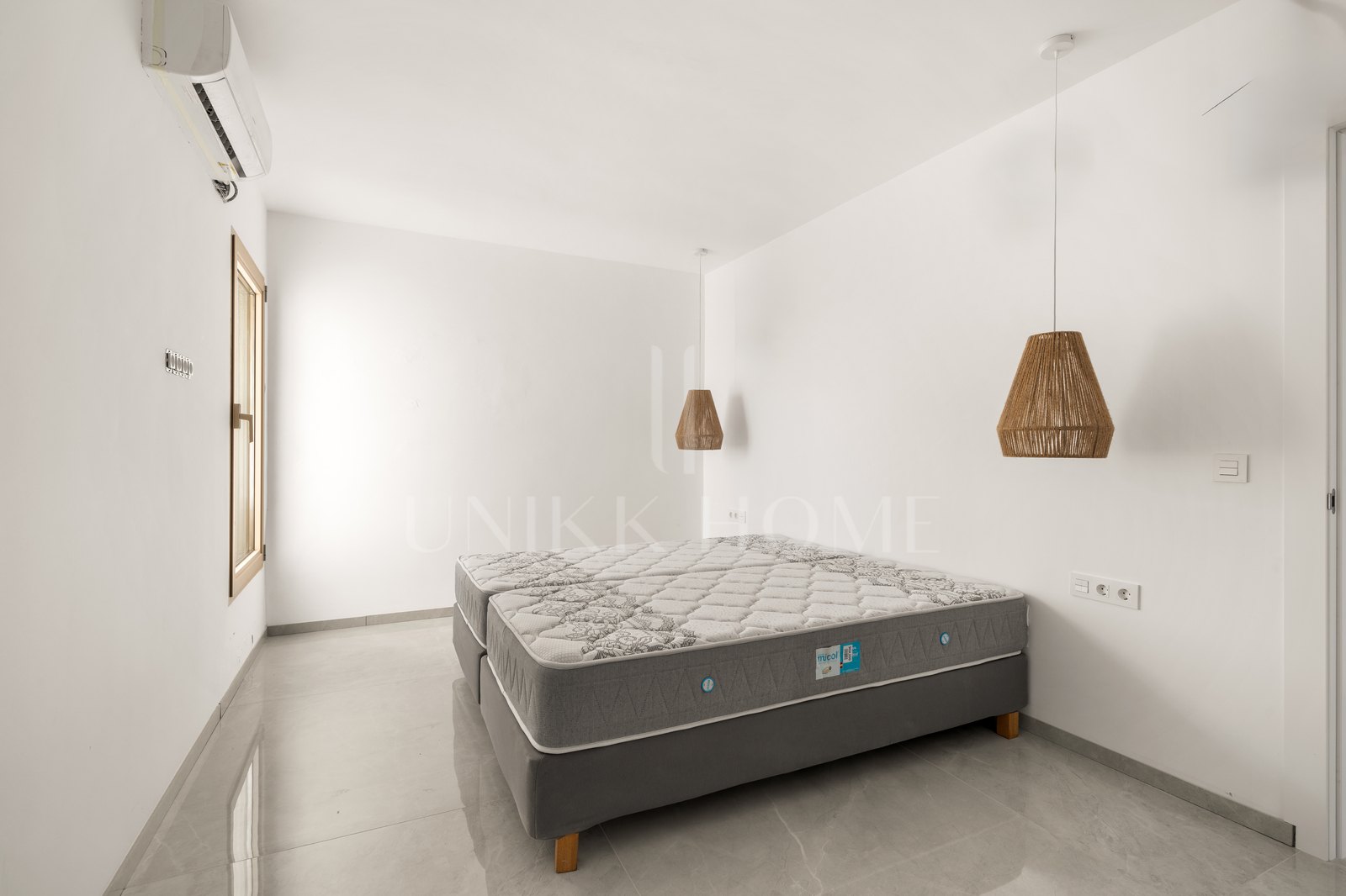 Magnífica Villa Andaluza con Toque Escandinavo y Vistas al Mar en Estepona Oeste