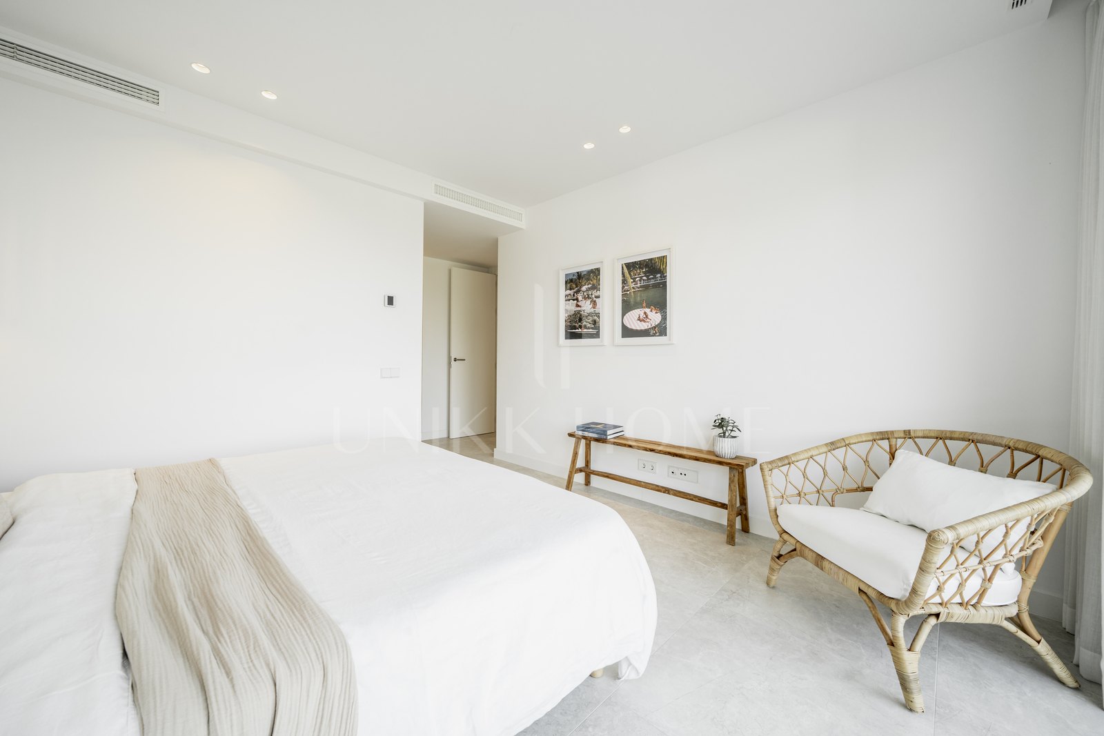 Luxury Ground Floor Apartment with Garden and Partial Sea Views in Marbella East