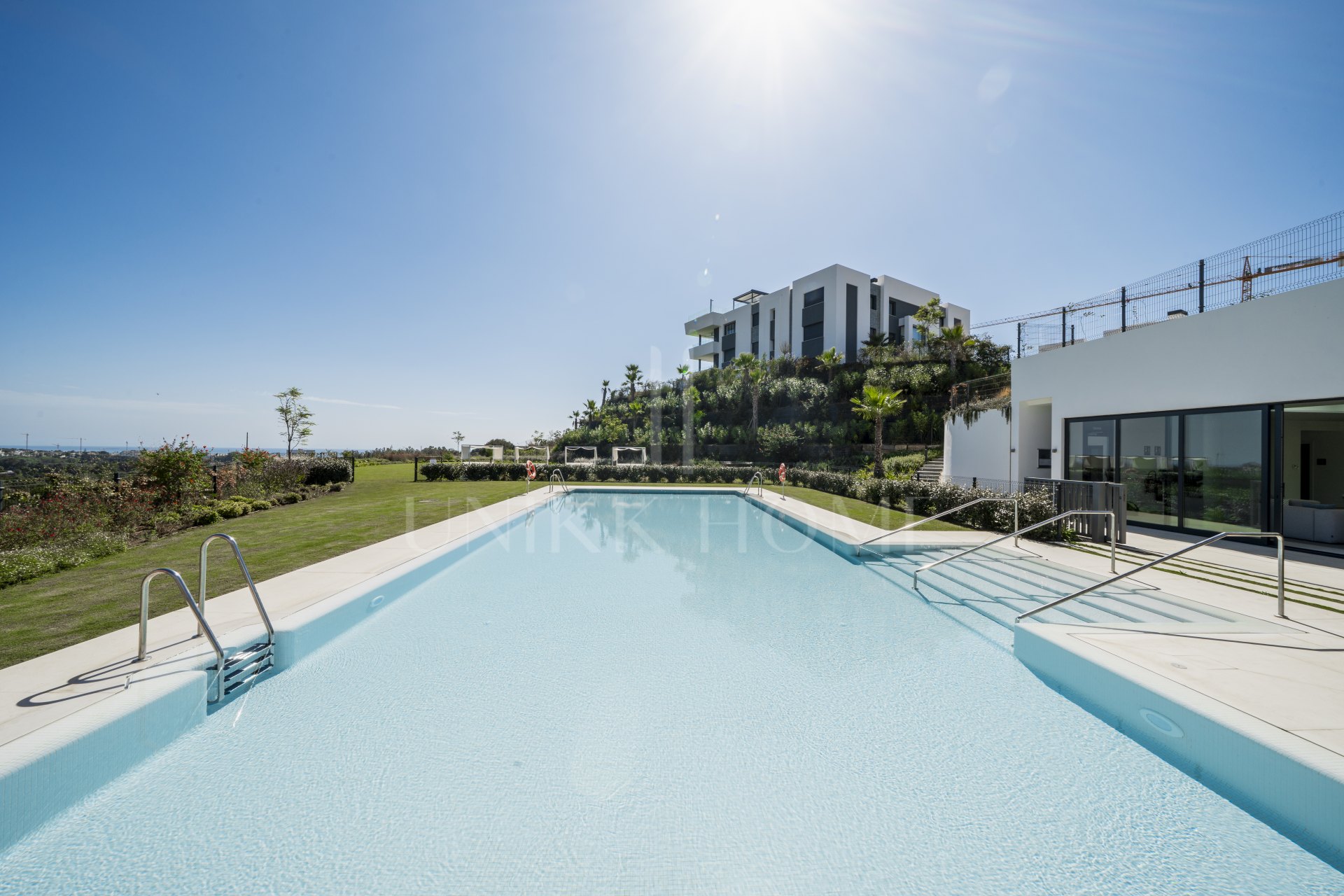 Luxury Ground Floor Apartment with Garden and Partial Sea Views in Marbella East