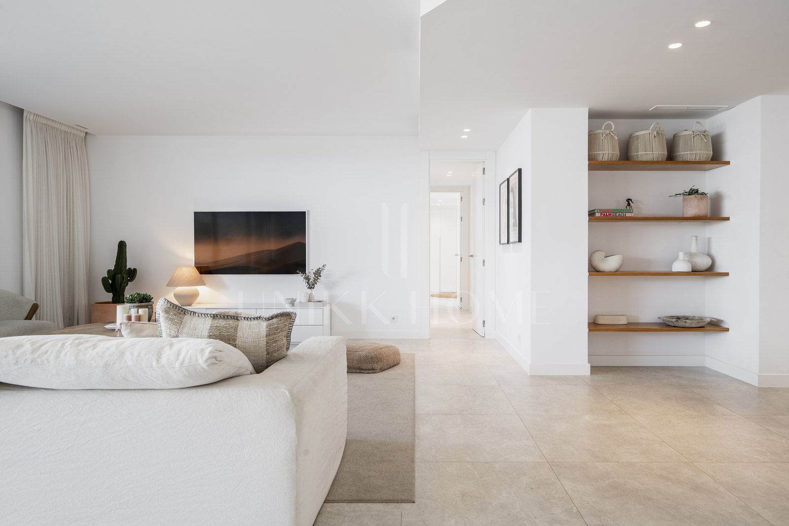 Luxury Ground Floor Apartment with Garden and Partial Sea Views in Marbella East