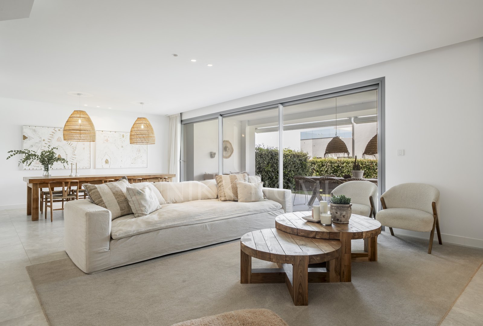 Luxury Ground Floor Apartment with Garden and Partial Sea Views in Marbella East