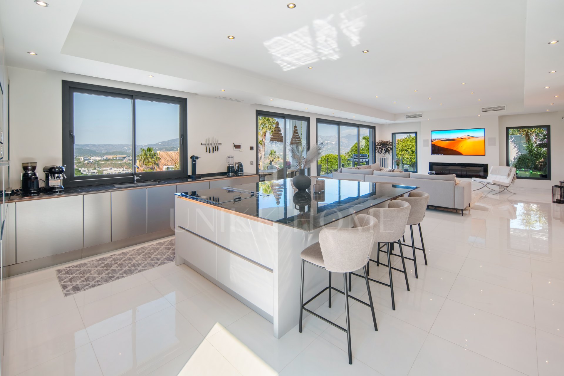 Villa de Lujo de 4 Dormitorios en La Cala Golf – Vistas a la Montaña, Piscina Privada y Diseño Moderno