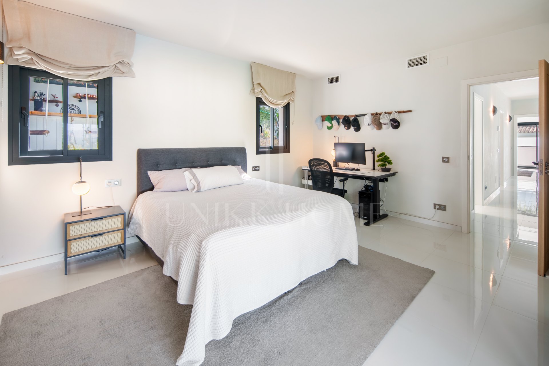 Villa de Lujo de 4 Dormitorios en La Cala Golf – Vistas a la Montaña, Piscina Privada y Diseño Moderno