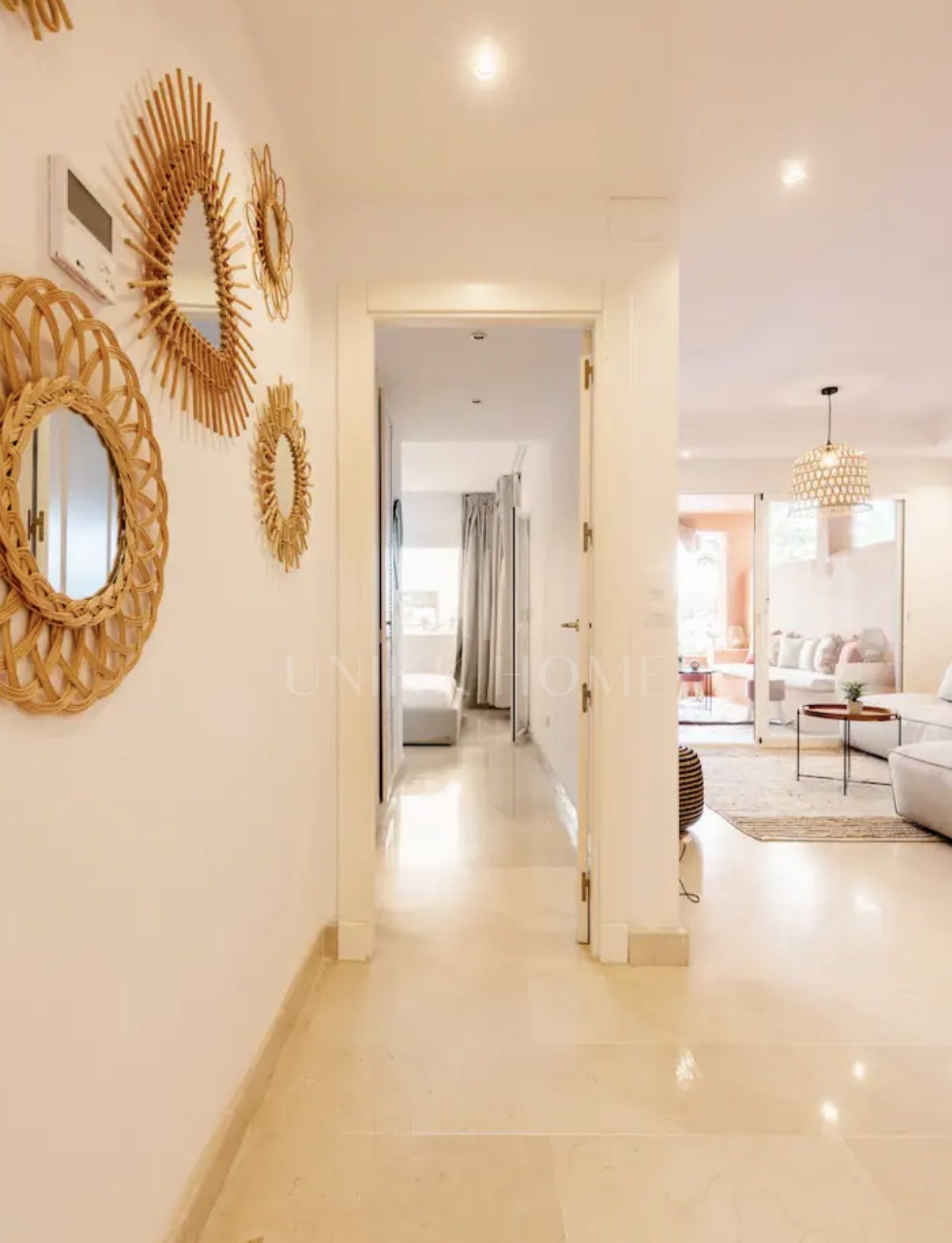 Elegante Apartamento de 2 Dormitorios en la Milla de Oro de Marbella con Gimnasio y Parking Subterráneo