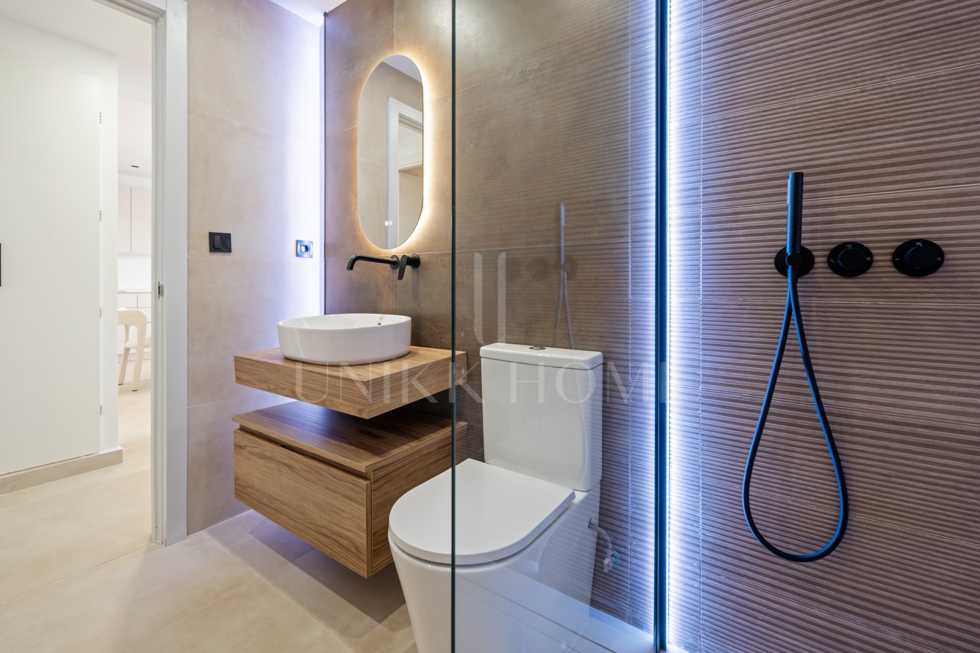 Apartamento de Tres Dormitorios Totalmente Renovado en el Corazón de Nueva Andalucía, Aloha