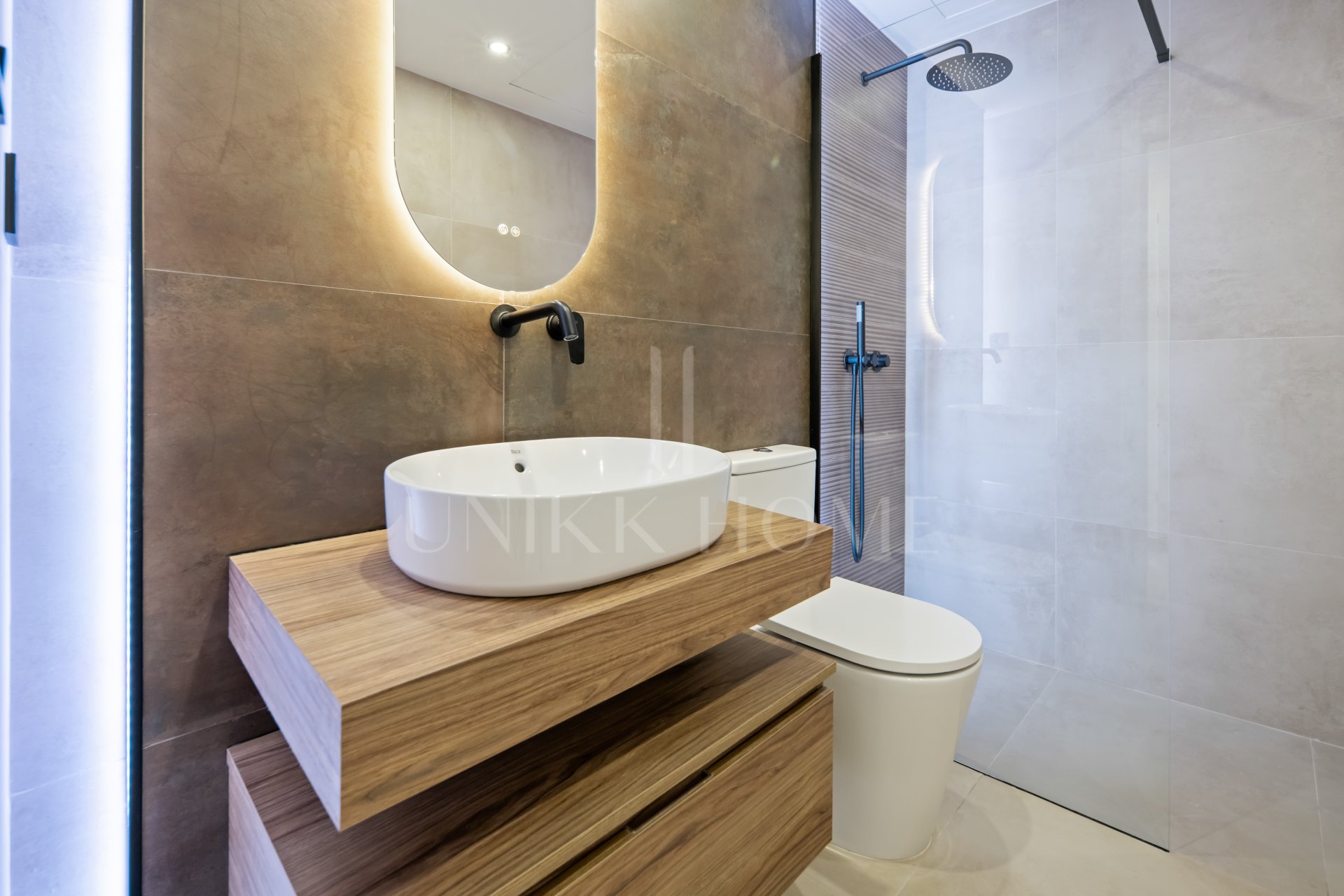 Apartamento de Tres Dormitorios Totalmente Renovado en el Corazón de Nueva Andalucía, Aloha