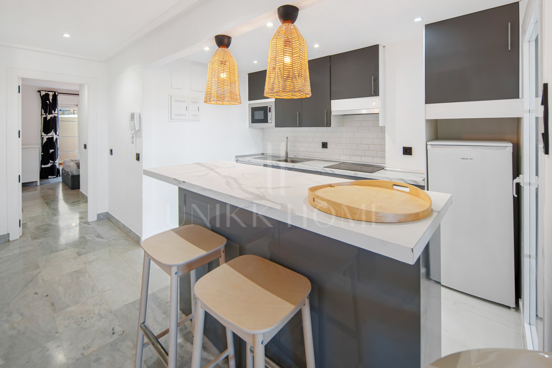 Encantador Dúplex de 2 Dormitorios cerca de Puerto Banús – Terraza, Vistas al Mar y Licencia de Alquiler