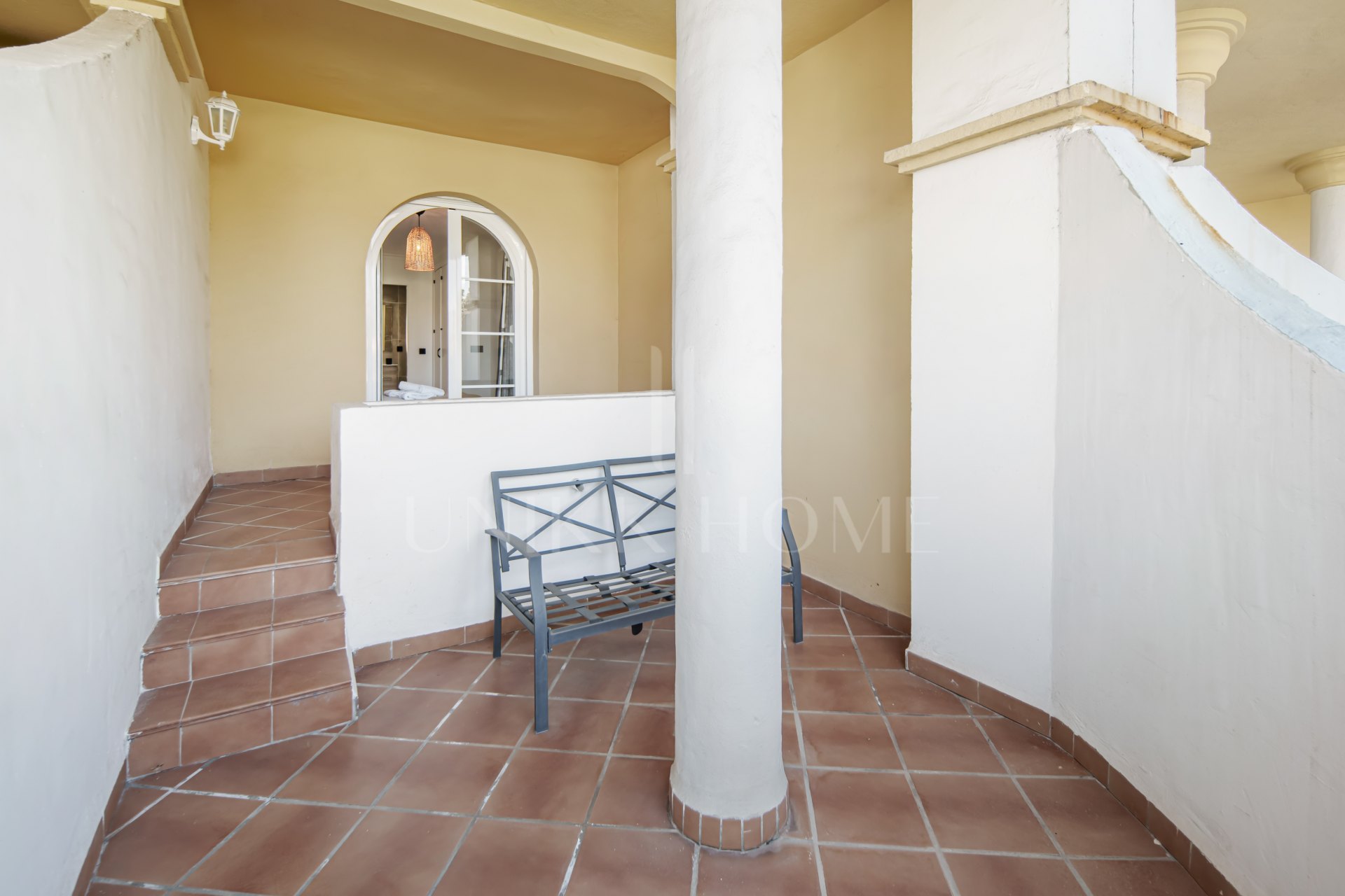 Encantador Dúplex de 2 Dormitorios cerca de Puerto Banús – Terraza, Vistas al Mar y Licencia de Alquiler