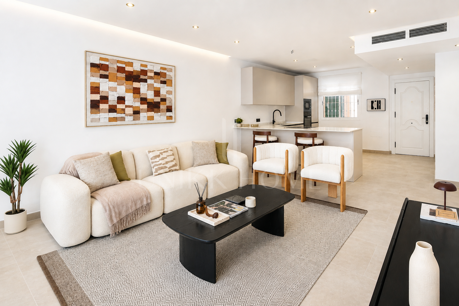 Apartamento de Tres Dormitorios Totalmente Renovado en Las Brisas, Nueva Andalucía