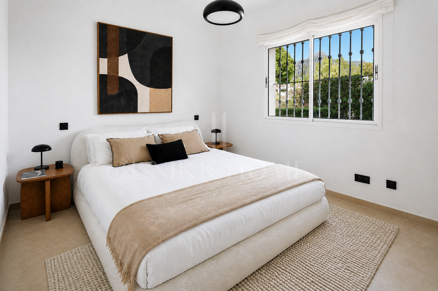 Apartamento de Tres Dormitorios Totalmente Renovado en Las Brisas, Nueva Andalucía