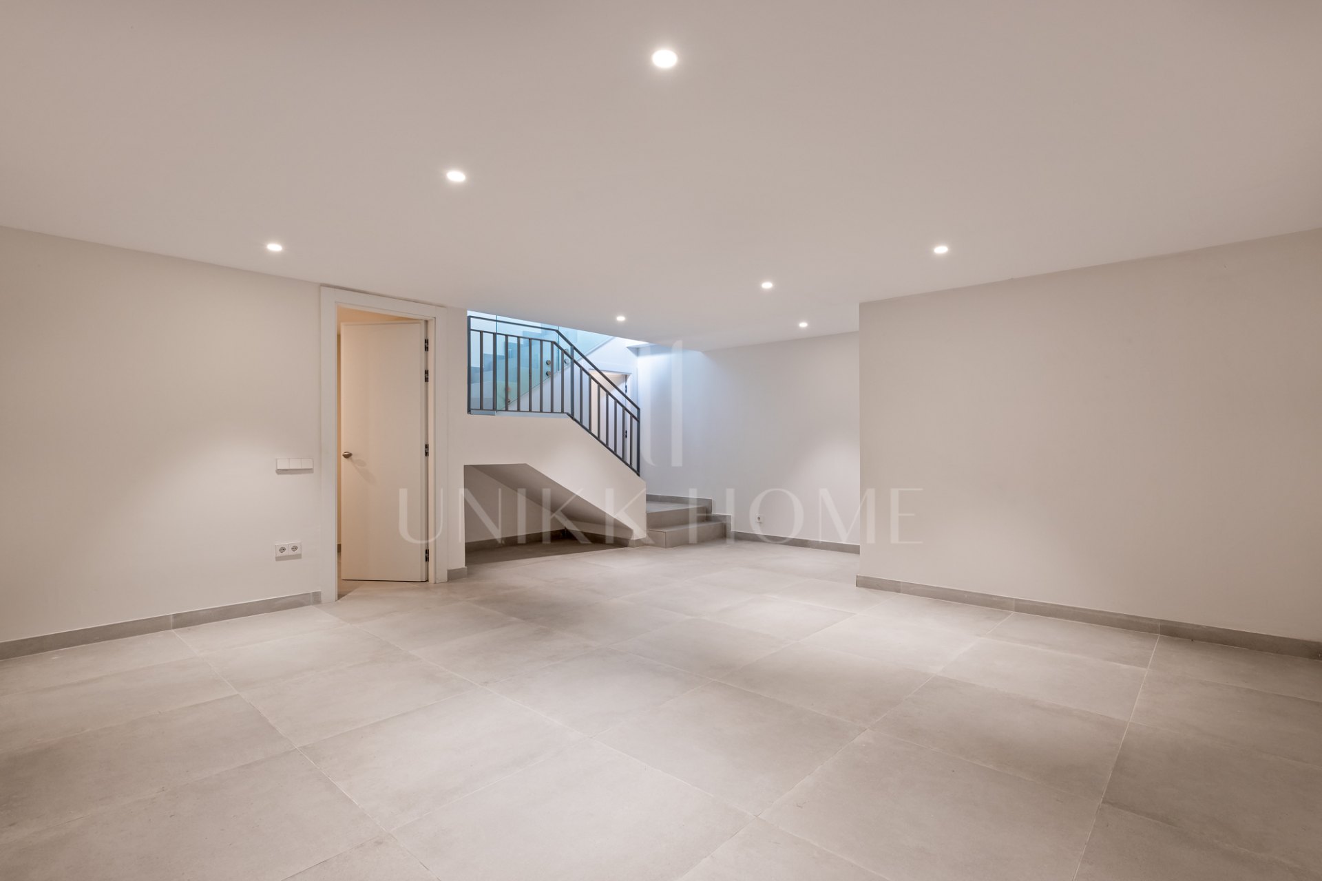 Villa de lujo en esquina en Treetops, San Pedro de Alcántara – Jardín privado, jacuzzi y vistas panorámicas al valle