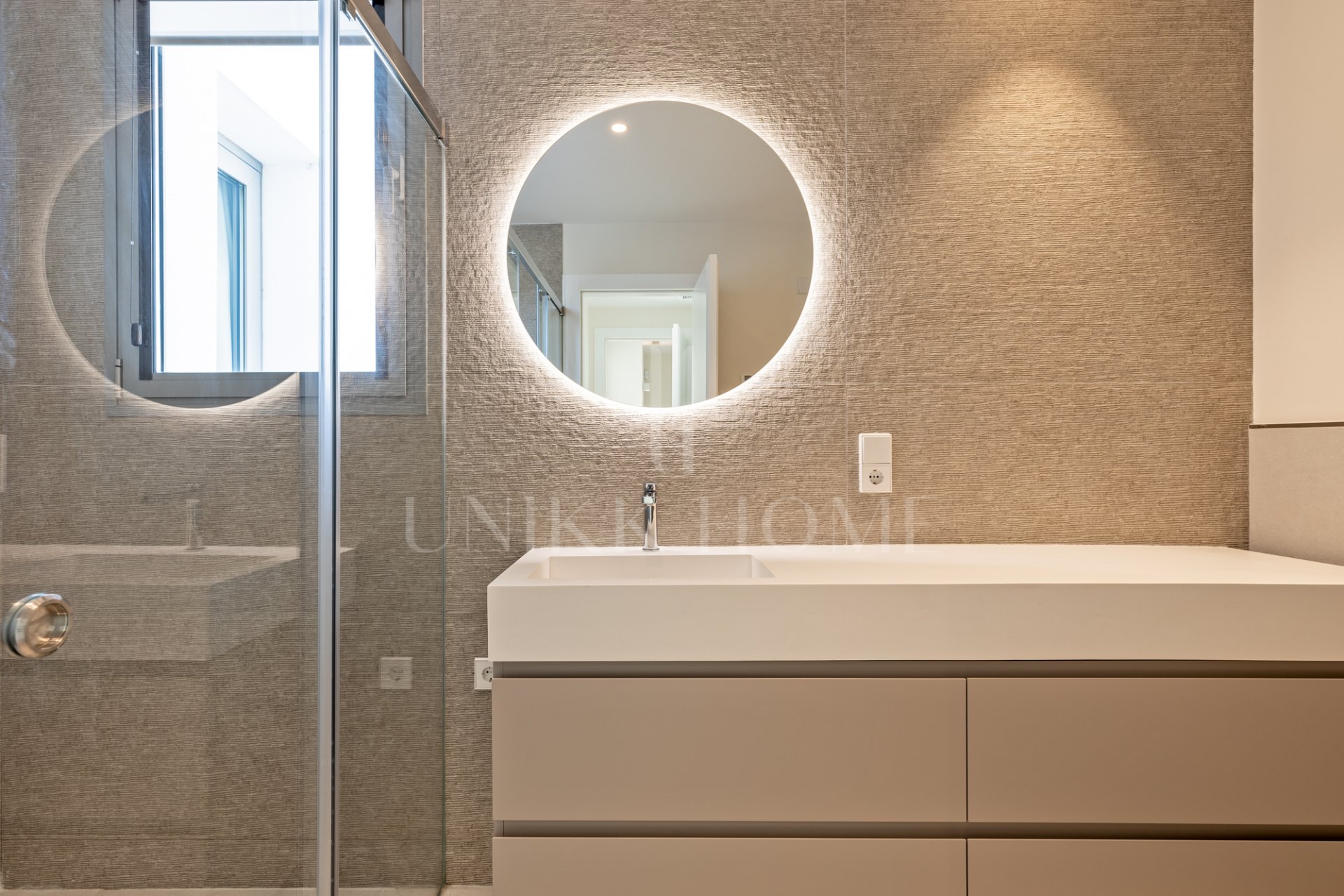 Villa de lujo en esquina en Treetops, San Pedro de Alcántara – Jardín privado, jacuzzi y vistas panorámicas al valle
