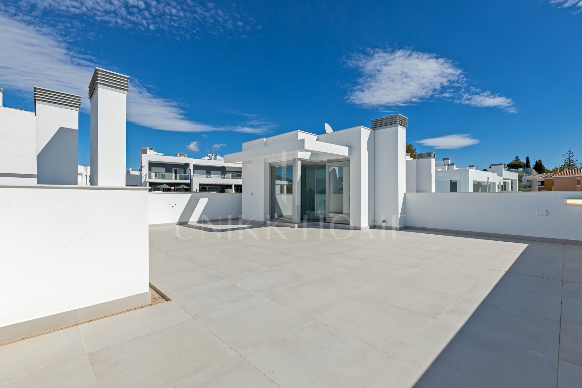 Villa de lujo en esquina en Treetops, San Pedro de Alcántara – Jardín privado, jacuzzi y vistas panorámicas al valle